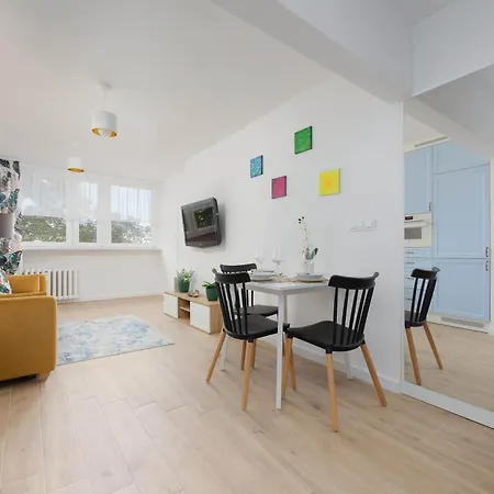Apartment Bright In Warsaw's Ochota District By Renters *