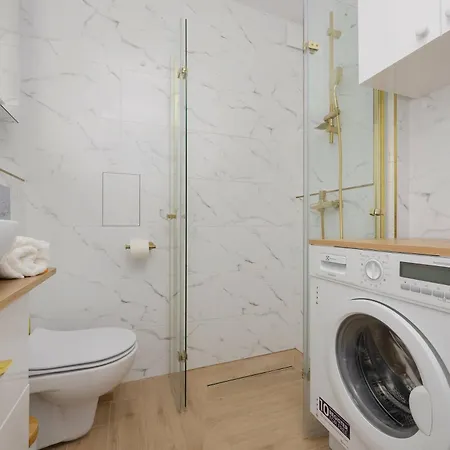 Bright In Warsaw's Ochota District By Renters Apartment *