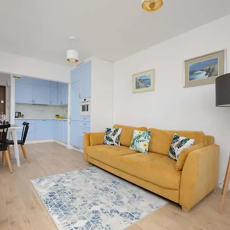 Apartment Bright In Warsaw's Ochota District By Renters *